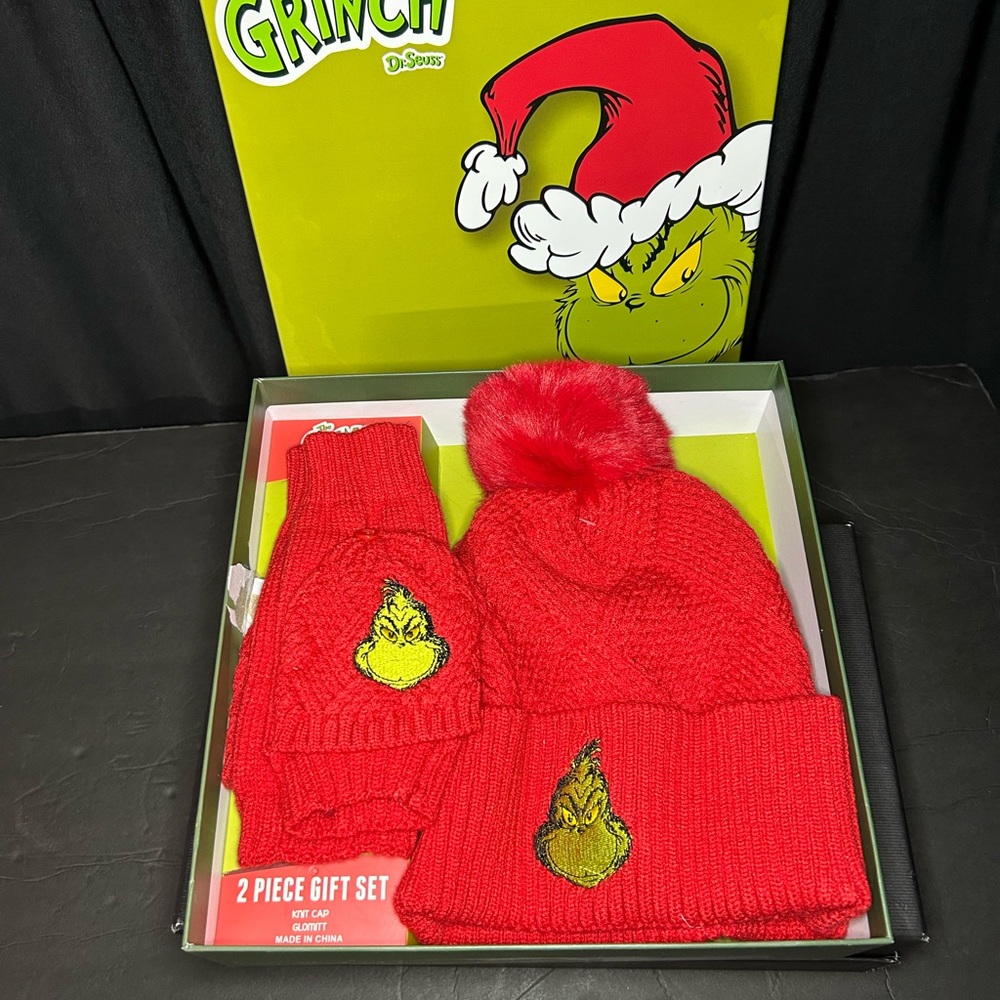 Grinch Kids Red Knit Hat and Mittens Set